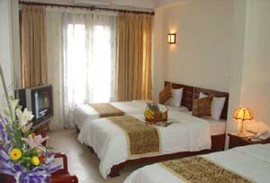 Standard triple with french bed, private facilities (bath and shower), and breakfast